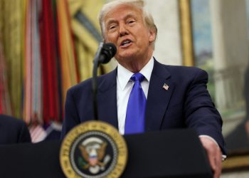 Tvrtke ostavljaju više radnih mjesta neispunjenih jer ekonomske brige postižu pauzu na korporativnoj potrošnji