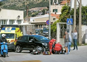 U Gružu se sudarili taksist i vozač mopeda, dvije osobe ozlijeđene (FOTO)