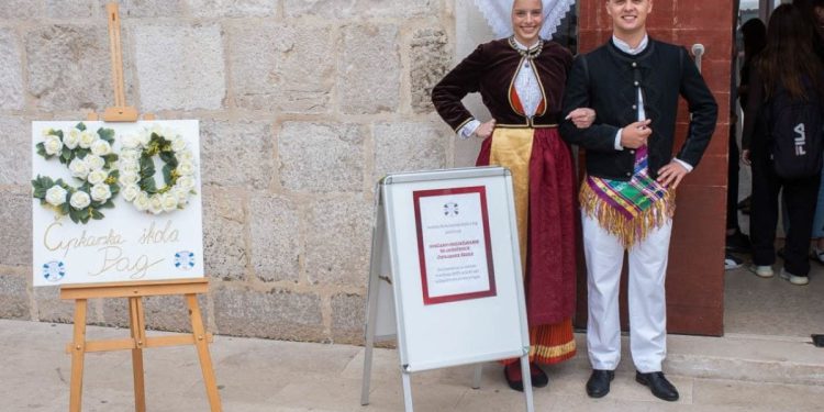 U Kneževom dvoru u Pagu svečanom akademijom obilježeno 30 godina rada Škole čipke