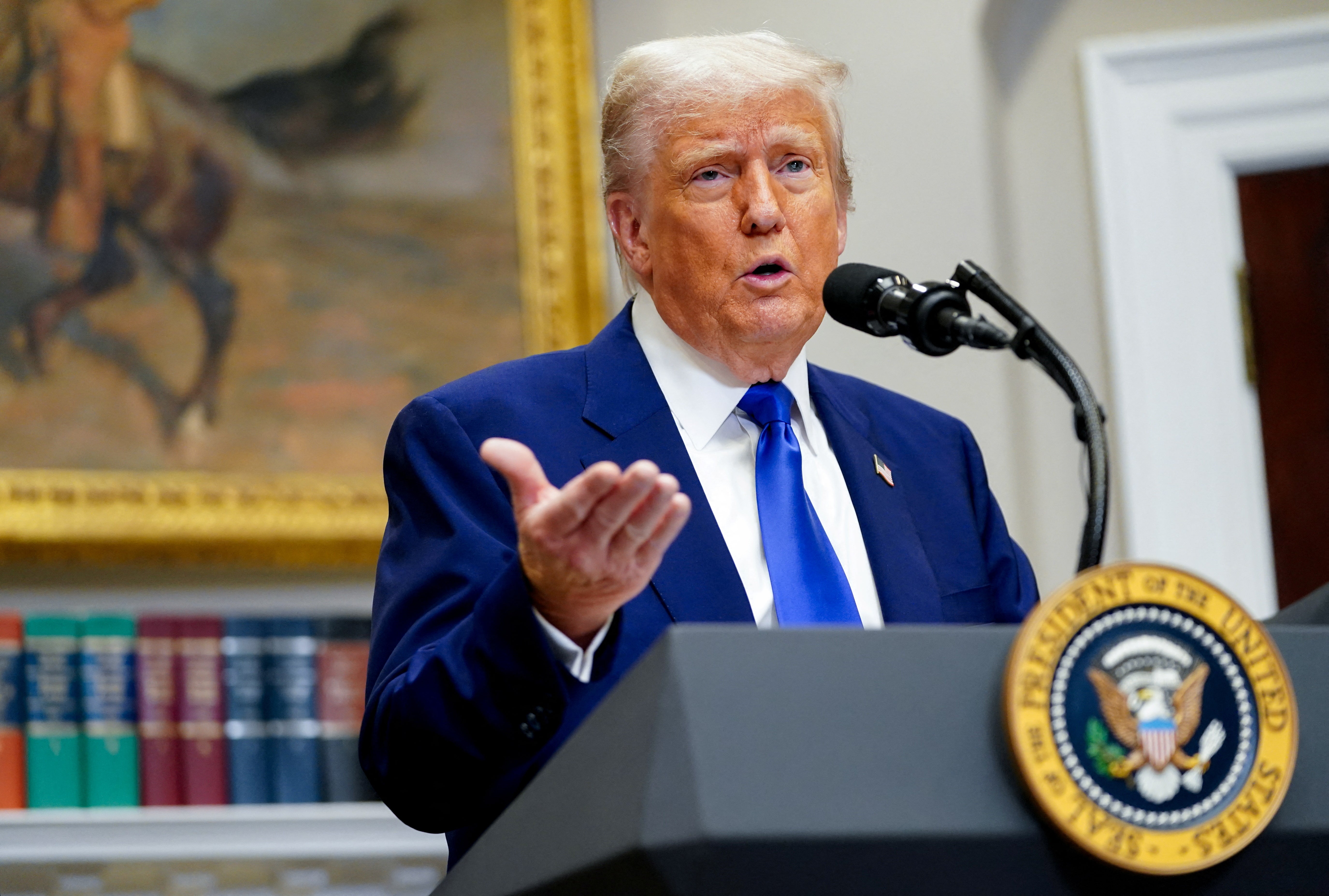 Trump je tvrdio da su bijeli Južnoafrikanci žrtve 'genocida' dok je branio svoju administraciju dajući im izbjeglički status dok je skinuo prijem izbjeglica za gotovo sve ostale skupine