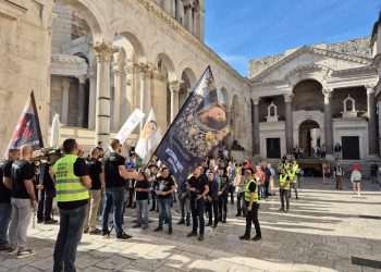 U centru Splita ‘Marijini ratnici’ opet mole za čednost!