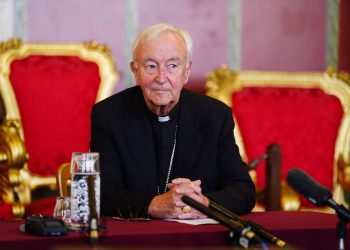 UK kardinal osjeća se ‘prilično zastrašenim’ kao što svjetski gledaju za New Pape