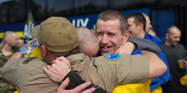 Ukrajina i Rusija zamjenjuju 800 zarobljenika u najvećoj razmjeni rata