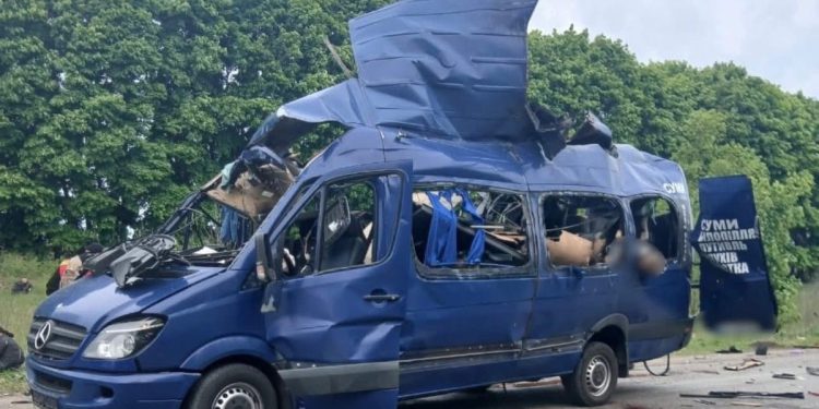 Ukrajinsko-rusko rat najnovije: devet ubijenih u ruskom štrajku autobusa satima nakon mirovnih pregovora Moskve i Kijeva