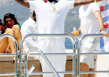 Unutar Diddyjevog prvog Dana sjećanja iza rešetaka dok zamjenjuje jahte zabave za igre zatvorskih karata