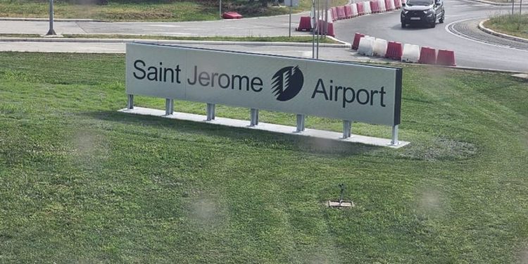 Uz aerodrom na Resniku osvanuo natpis, odavno je župan Boban pokrenuo inicijativu…