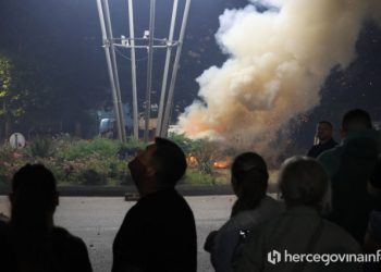 VIDEO Manji požar na proslavi Zrinjskog u Mostaru, vatrogasci brzo reagirali