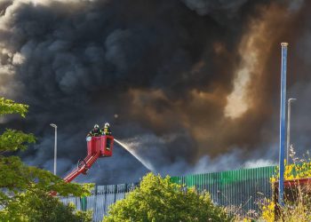 VIDEO POŽARA IZBLIZA: Dramatična borba vatrogasaca protiv plamena u Kaštel Sućurcu