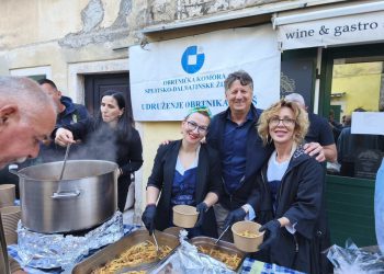VRIDNE RUKE Omiški obrtnici proslavili Dan grada uz gastronomsku feštu i frizersku reviju