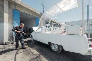 PopeMobile se pretvara u mobilnu zdravstvenu kliniku kako bi pomogao djeci Gaze