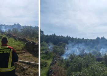 Vatrena buktinja na Hvaru: 30 vatrogasaca se borilo s požarom