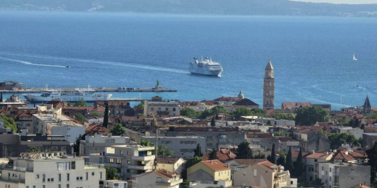 Većinom sunčano, ali ujutro svježe, lokalno jaka bura