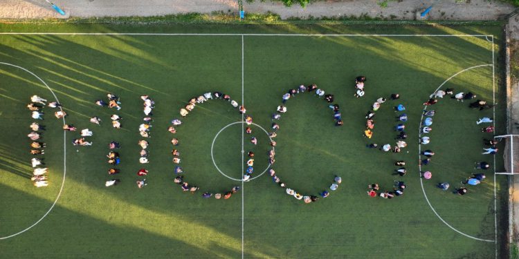 Veliko okupljanje bivših maturanata splitskog MIOC-a: Pogledajte kako su proslavili 35. obljetnicu i zašto su 60 sekundi šutjeli