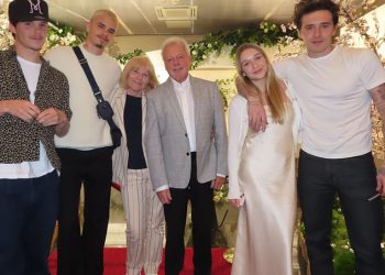 Victoria Beckham i David Beckham proširuju Olive podružnicu na odsutni sin Brooklyn s posebnom porukom usred eskalacije ‘feuda’ s njihovim najstarijim djetetom i njegovom suprugom Nicolom Peltz