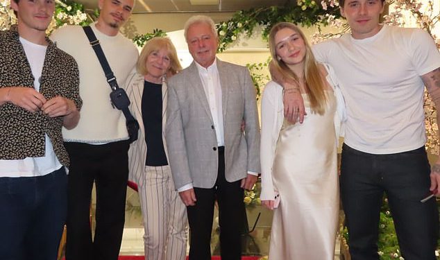 Victoria Beckham i David Beckham proširuju Olive podružnicu na odsutni sin Brooklyn s posebnom porukom usred eskalacije ‘feuda’ s njihovim najstarijim djetetom i njegovom suprugom Nicolom Peltz