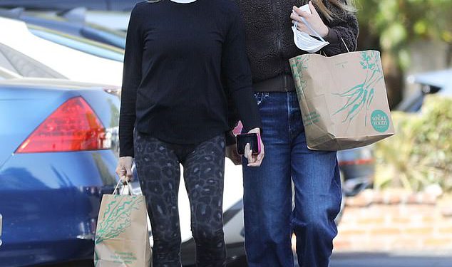 Violet Affleck prelazi preko mame Jennifer Garner dok uživa u vezivanju vremena na pauzi od Yalea