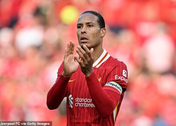 Virgil van Dijk šalje jasnu poruku Trent Alexanderu-Arnoldu nakon što su ga navijači Liverpoola pojavili zbog odlaska u Real Madrid