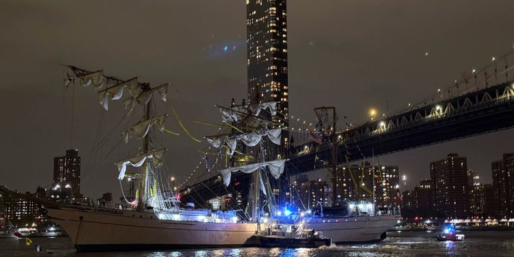 Višestruko ozlijeđeno nakon broda meksičke mornarice udara u Brooklyn Bridge: Ažuriranja uživo