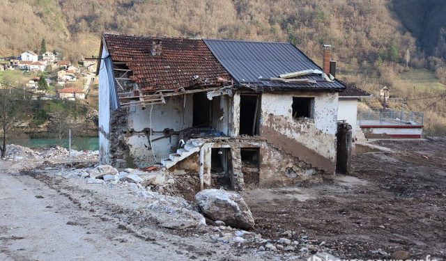 Vlada FBiH potpisuje ugovore o pomoći poplavljenim područjima, pogledajte tko dobiva sredstva