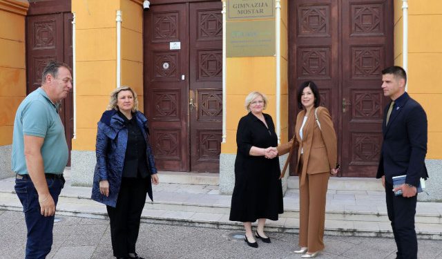 Vlasti obišle Gimnaziju Mostar i najavile strože mjere nakon napada na učenike