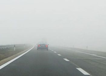 Vlažni kolnici, magla i zabrane prometa na pojedinim dionicama