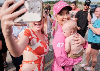 Vođe bandi, prijevari reality TV -a i zločinci s bijelim ovratnicima: Što stoji iza Trumpovog pomilovanja Spree?