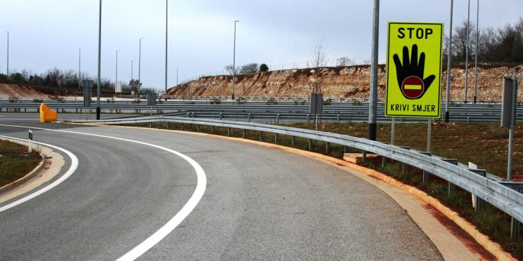 Vozio u suprotnom smjeru istarske autoceste pijan, a vozačka mu istekla još 1985. godine!