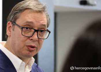 Vučić zaustavljen na letu za Moskvu