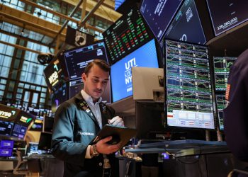 Wall Street oštro pao, javni dug SAD-a iznosi oko 36.200 milijardi dolara