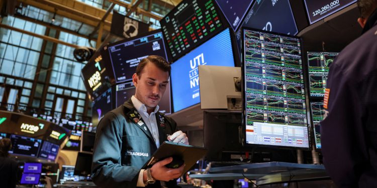 Wall Street oštro pao, javni dug SAD-a iznosi oko 36.200 milijardi dolara