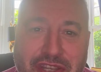 Wynne Evans potvrđuje da ga je BBC postavio nakon sonde dok dijeli emocionalnu izjavu nakon strogo skandala