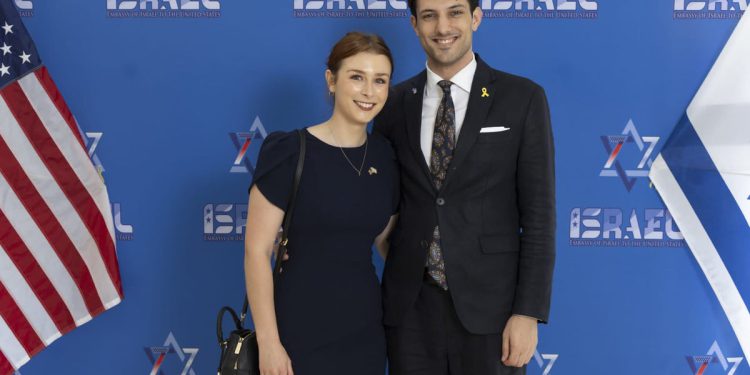 Yaron Lischinsky i Sarah Milgrim nazvane su žrtvama izraelske ambasade pucanja u Washingtonu, koji su bili par, i trebali su biti zaručeni