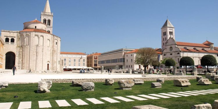 ZADARSKA IZLOŽBA 150 godina od dolaska cara Franje Josipa I. u Dalmaciju