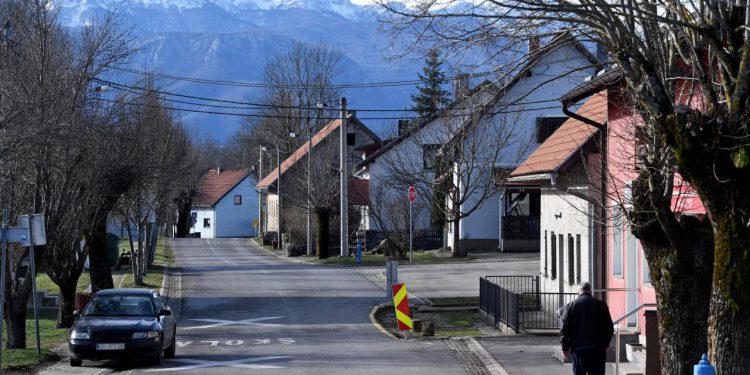 Zadarski – BMW-om naletjeli na psa lutalicu pa tužili općinu za štetu i duševnu bol i
