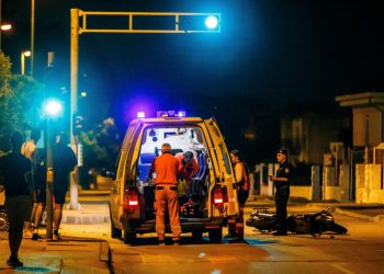 Zadobio ozljede opasne po život: vozio motor za koji nije imao dozvolu, prešao u suprotni trak i sudario se s autom