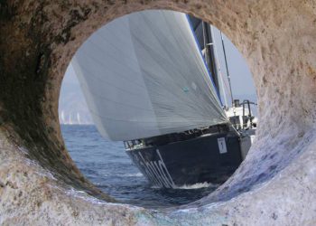 Započela 34. Komiška regata – 57 jedrilica od Splita do Komiže