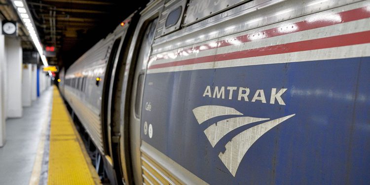 Zaposlenici Amtrak -a zabranili su tvrtku za milijune prijevara medicinskog osiguranja, kažu zvaničnici