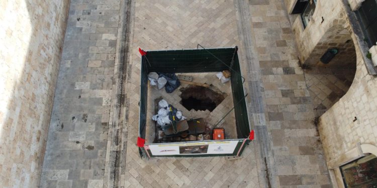 Završena obnova kanala ispod Straduna, uvedeni električni autobusi i osigurana sredstva za igrališta