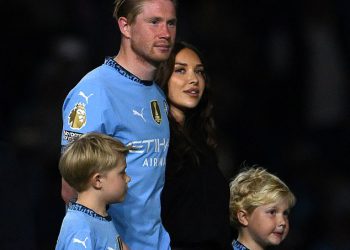 Zbogom oprostice Kevina de Bruynea, prezentacija u gradu ima Pepa Guardiola u poplavama suza dok bivši suigrači odaju počast – ali Micah Richards inzistira na njegovom izlazu ‘ne čini se u pravu’