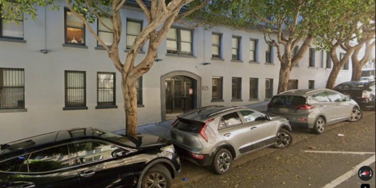 Žena je pokušala spaliti buhu od psa. Umjesto toga, zapalio je požar koji je nanio štetu od 400 tisuća dolara, kaže odijelo