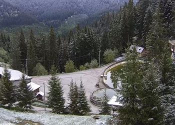 Zimski prizori na Vlašiću, proljetni pljuskovi u ostatku zemlje