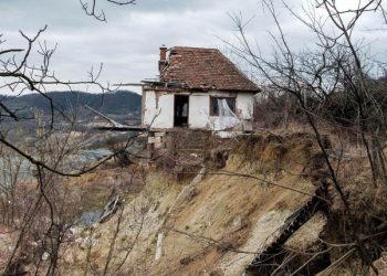 Život uz Termoelektranu Ugljevik: Nekad ‘savršeno mjesto’, danas dom za nekoliko obitelji, tik do kopa