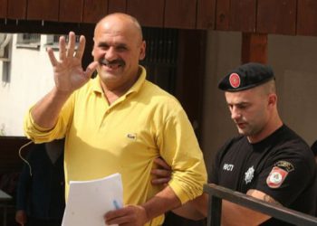 Zmaj od Šipova premlatio osobu, oštetio joj automobil i oduzeo mobitel