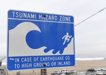 Znanstvenici upozoravaju da li bi s aktivne linije grešaka “Mega-Tsunami” od 1000 stopa “mogao izbrisati dio Amerike s karte