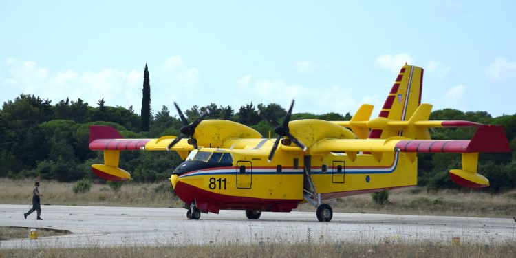 Zrakoplovno-tehnički centar predao HRZ-u još jedan kanader