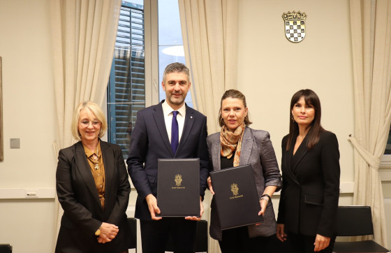 Zrinka Raguž uručila ugovor o dodjeli sredstava za Tehničku pomoć, radi se o Park ‘n’ Ride sustavu, uređenju parkova…