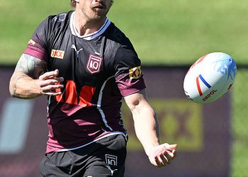 Zvijezda Queensland Origin Cameron Munster isporučuje Elite Sledge na TV uživo s ciljem svog vlastitog menadžera igrača Braith Anasta
