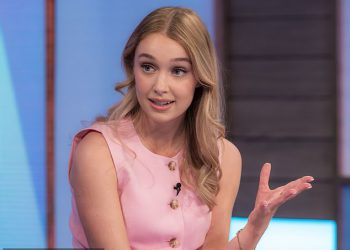 Zvijezda Waterloo Road Hattie Dynevor otkriva da je njezina sestra Phoebe njezina ‘najveća inspiracija’ – dok diže poklopac na trčanju s ogromnom holivudskom zvijezdom