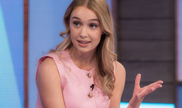 Zvijezda Waterloo Road Hattie Dynevor otkriva da je njezina sestra Phoebe njezina ‘najveća inspiracija’ – dok diže poklopac na trčanju s ogromnom holivudskom zvijezdom