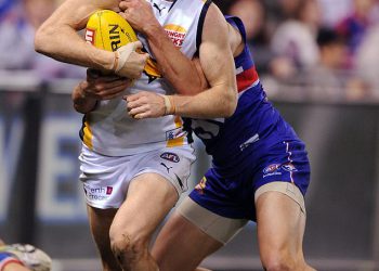 Zvijezda nesebičnog čina Adam Selwood planirao je nakon samoubojstva svog brata blizanca – kao što je poznata obitelj AFL -a u samo tri mjeseca ljuljala druga tragedija